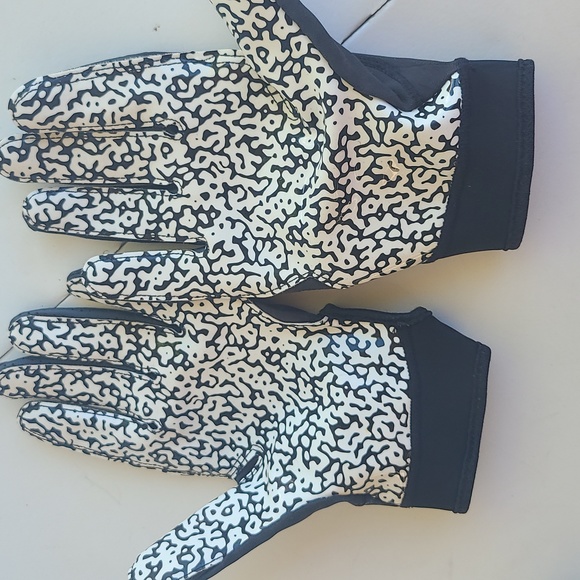 Nike Gloves/ Size XL - Picture 2 of 4